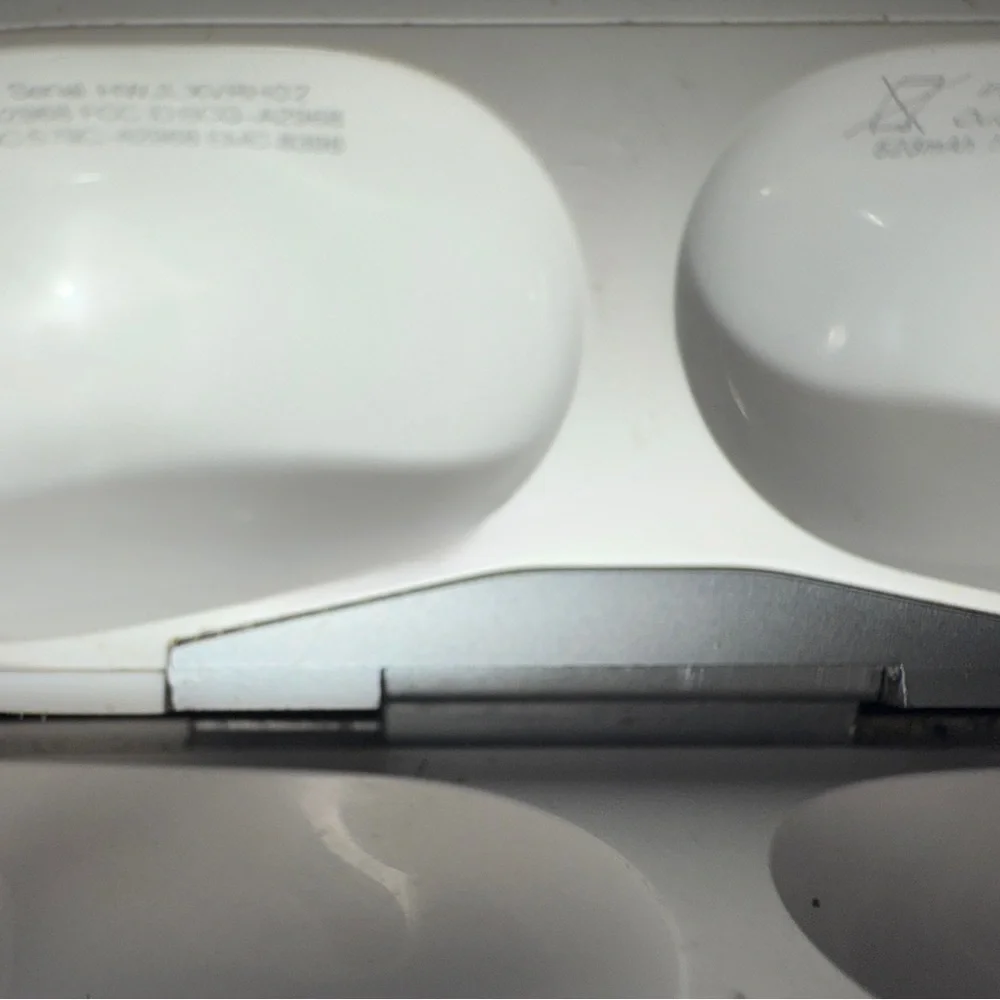 COPY - Apple AirPods Pro with Wireless Charging Case- MISSING Right Bud